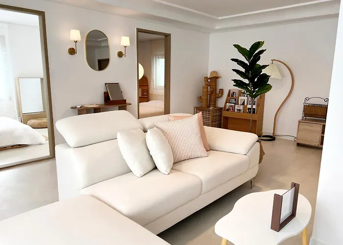 Apartment 멜로우, 나우 광안역5분거리,광안리해수욕장,넓은 주택 *