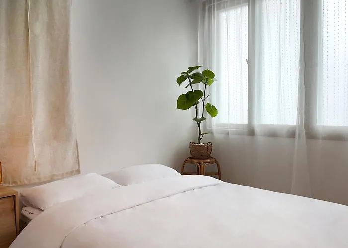 멜로우, 나우 광안역5분거리,광안리해수욕장,넓은 주택 * Busan