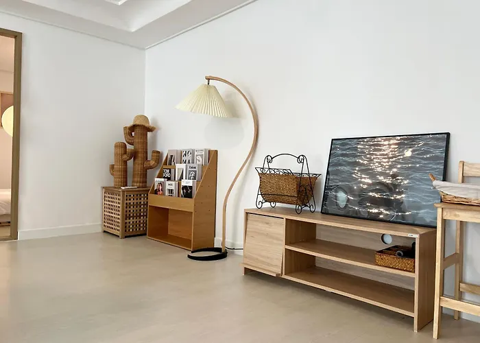Apartment 멜로우, 나우 광안역5분거리,광안리해수욕장,넓은 주택