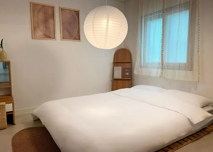 Apartment 멜로우, 나우 광안역5분거리,광안리해수욕장,넓은 주택